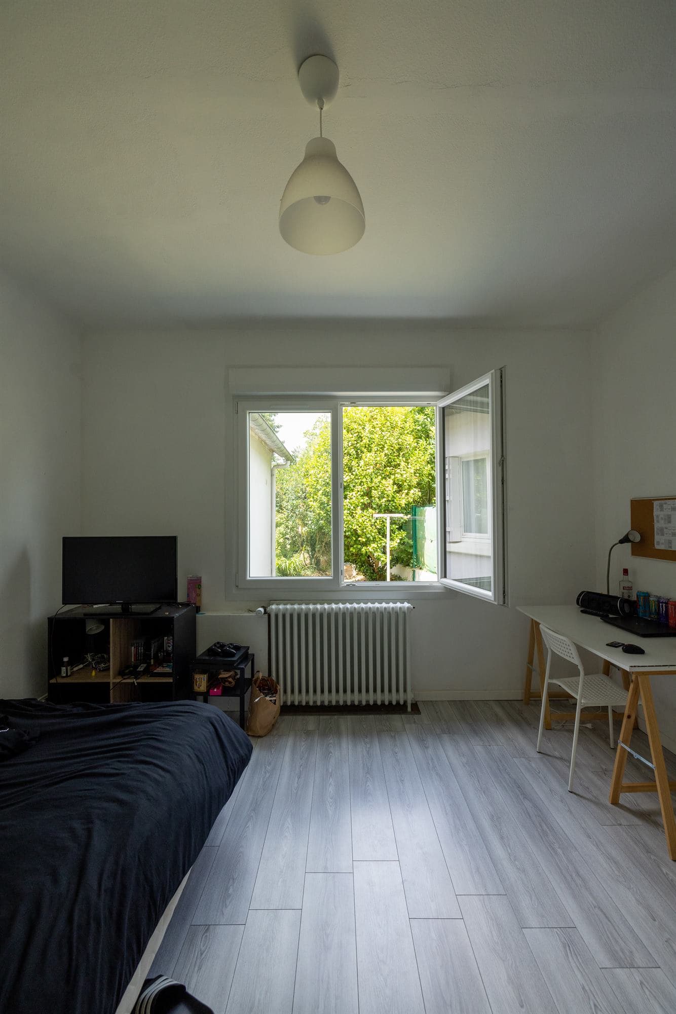 Chambre en colocation à Redon - Chambre avec coin TV, bureau et rangements - miniature 6