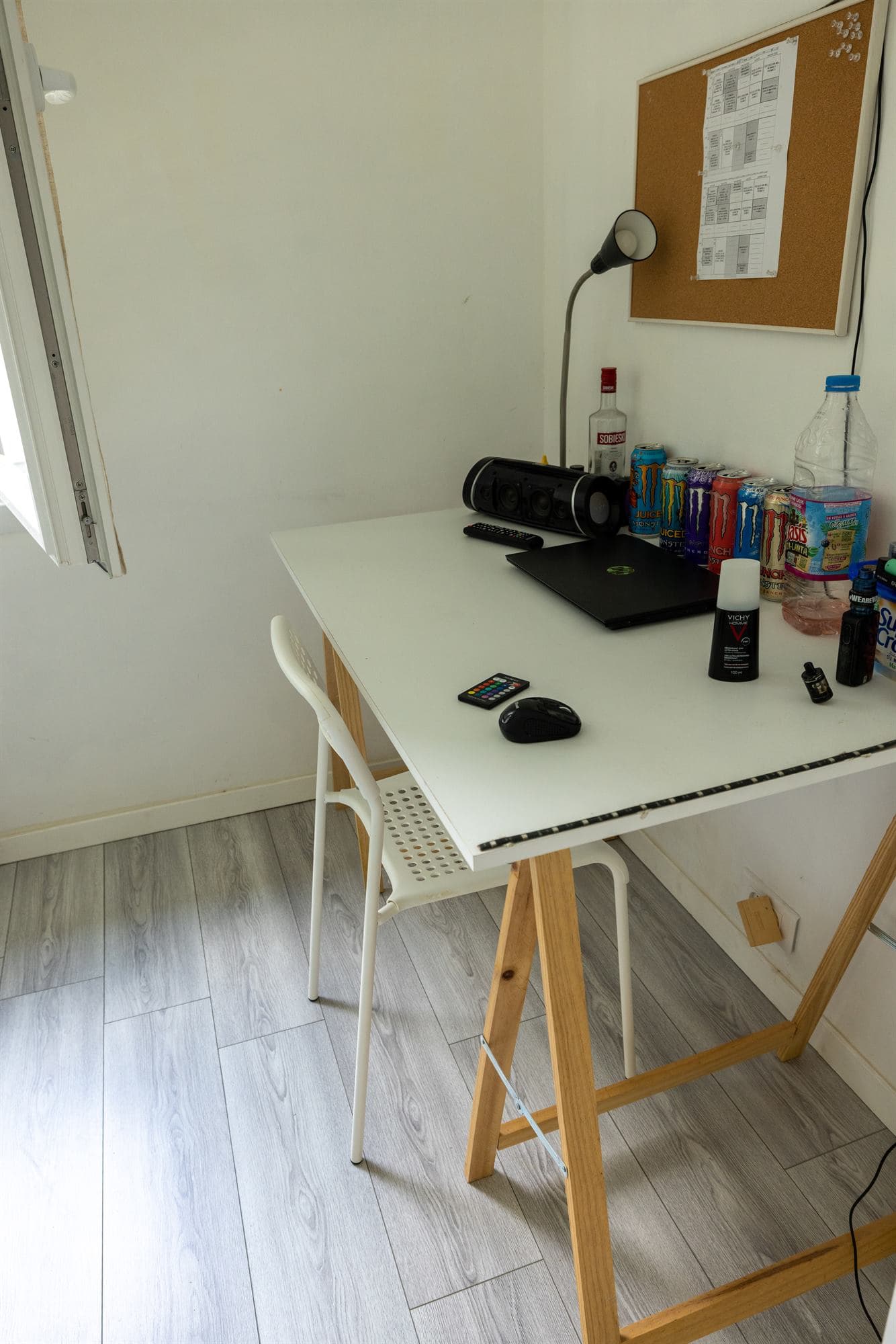 Chambre en colocation à Redon - Chambre avec coin TV, bureau et rangements - miniature 7
