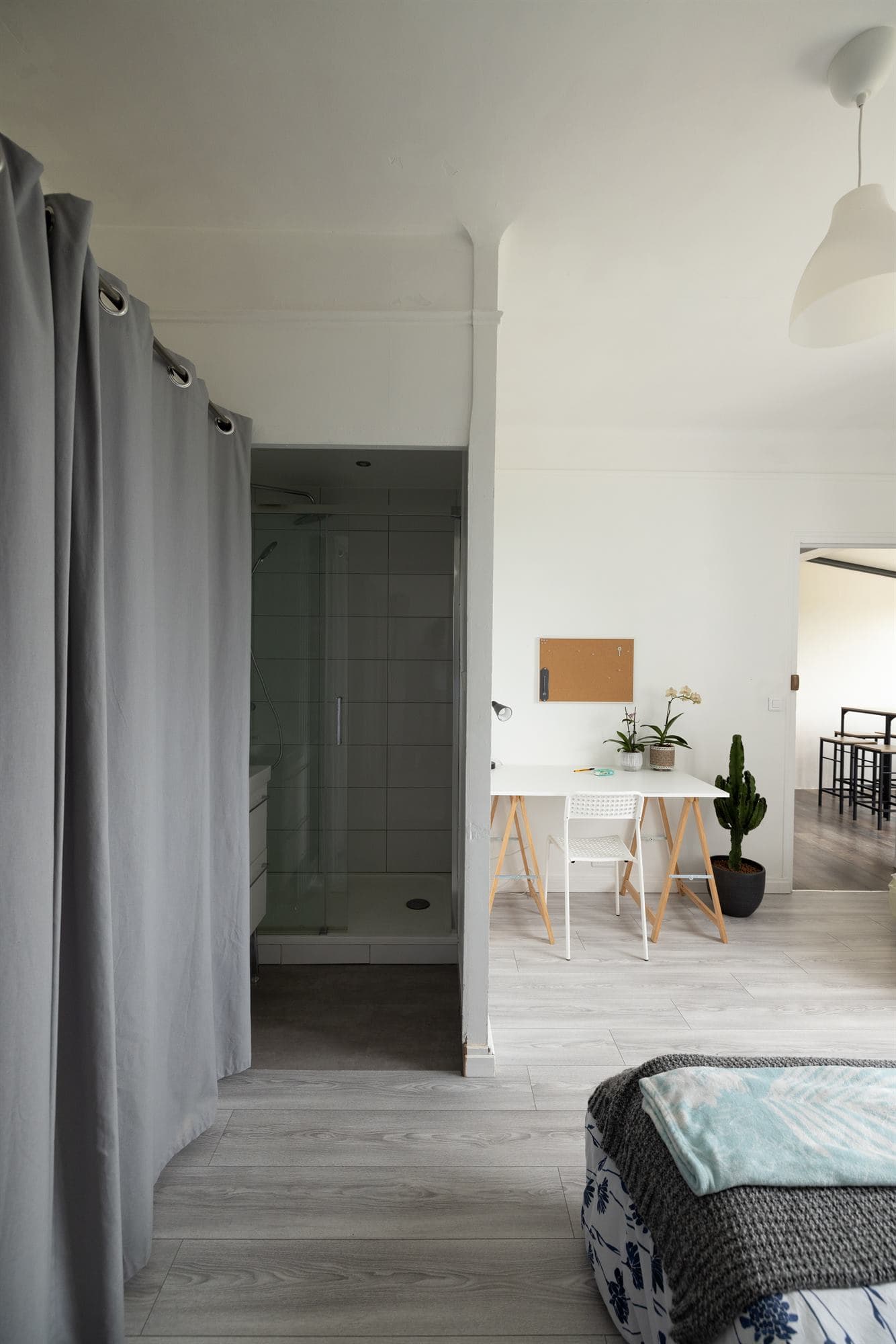Chambre en colocation à Redon - Salle d'eau privative : douche et vasque rien qu'à vous - miniature 5