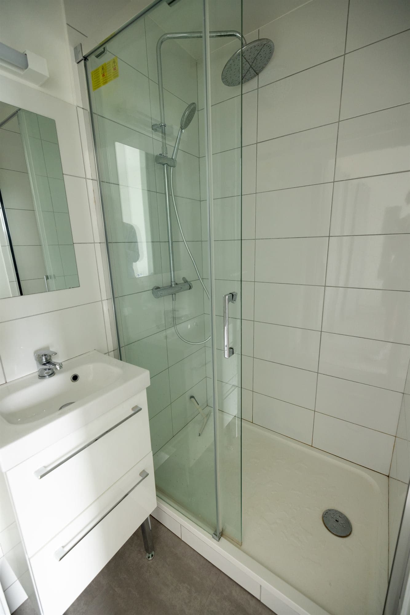 Chambre en colocation à Redon - Salle d'eau privative : douche et vasque rien qu'à vous - miniature 7