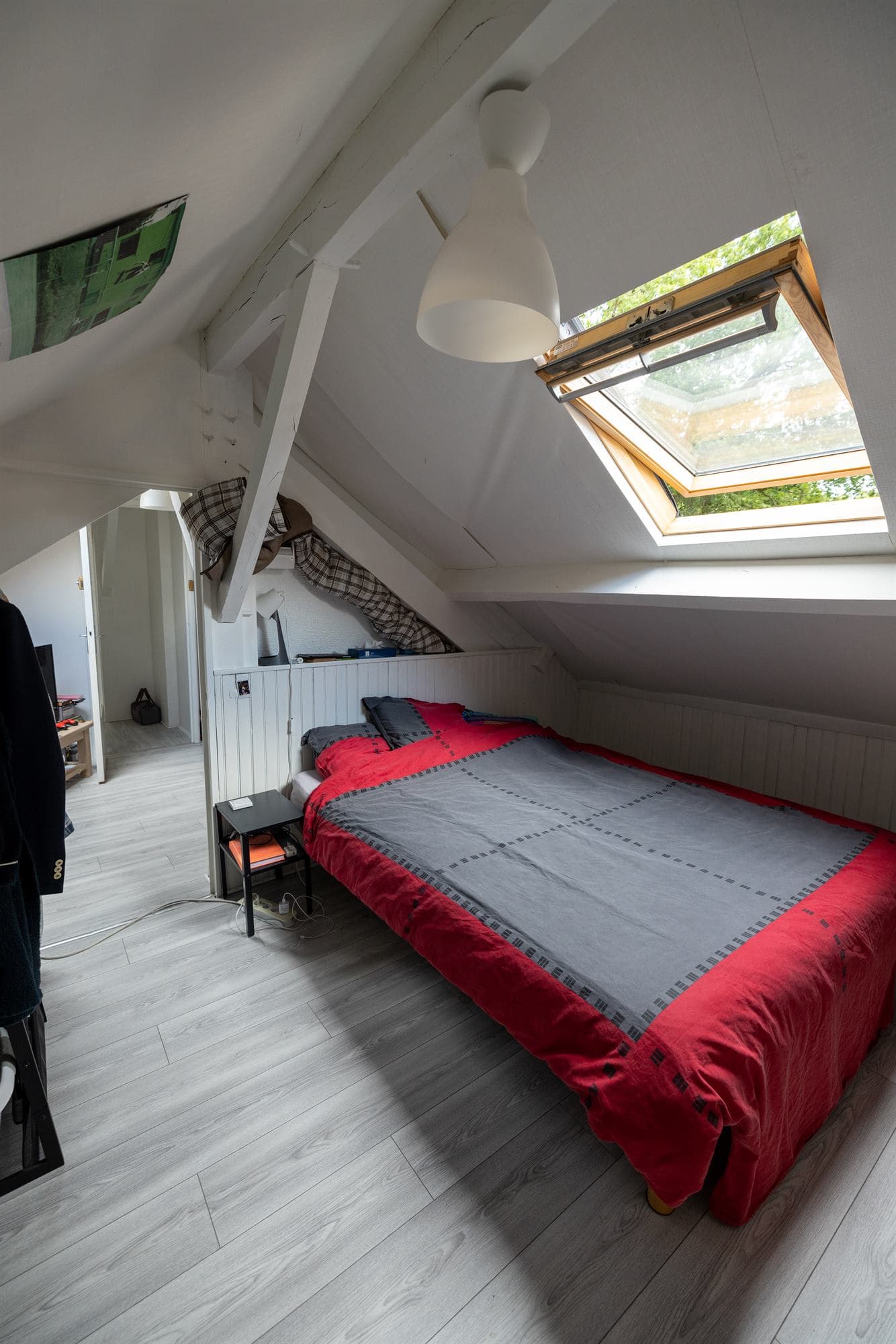Chambre en colocation à Redon - Grande chambre mansardée avec coin détente - miniature 2