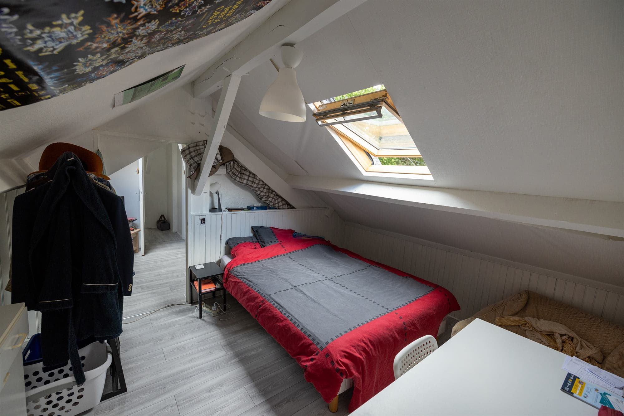 Chambre en colocation à Redon - Grande chambre mansardée avec coin détente - miniature 4