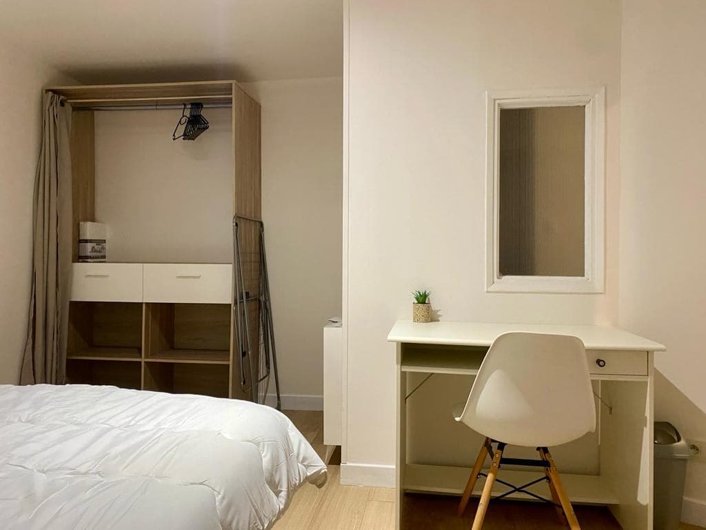 Chambre en colocation à Redon - Chambre avec penderie et bureau, en plein centre
