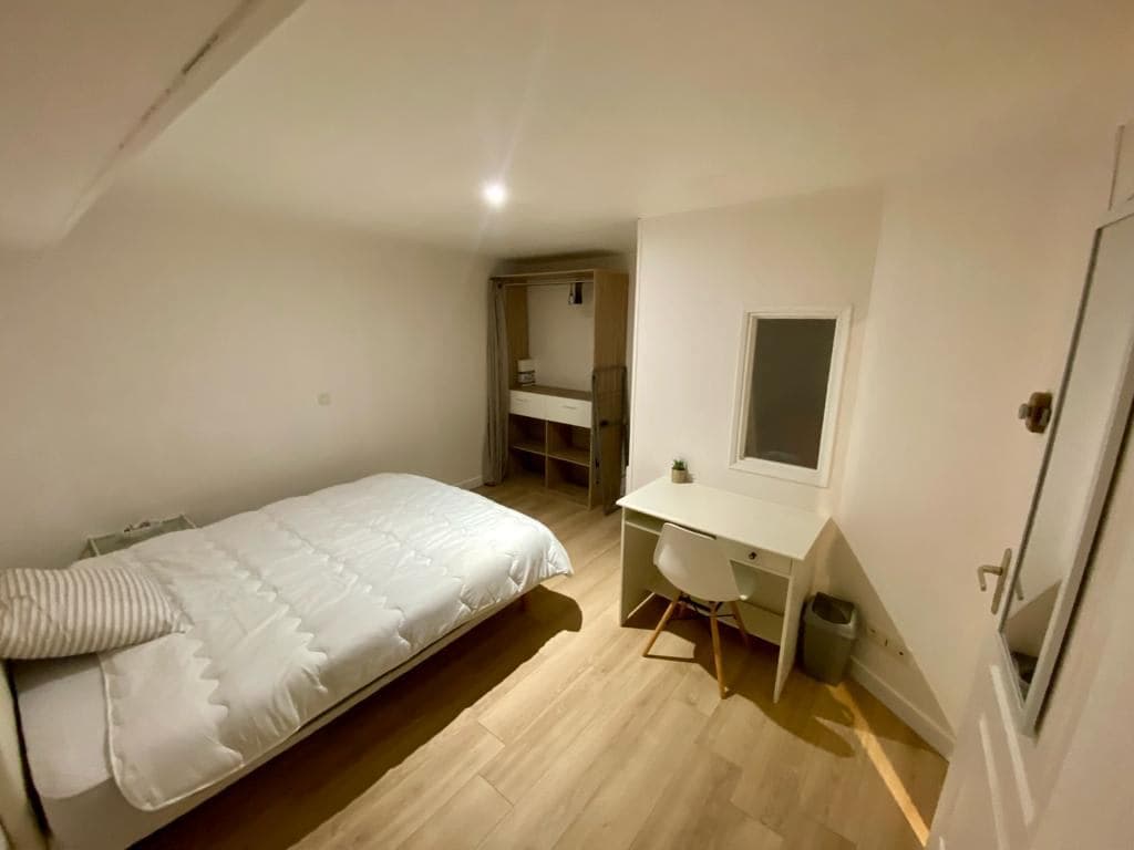 Chambre en colocation à Redon - Chambre avec penderie et bureau, en plein centre - miniature 2