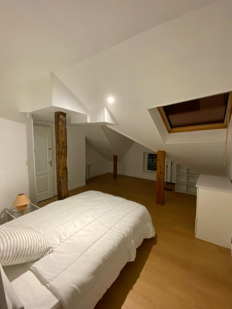 Chambre en colocation à Redon - Chambre de caractère avec poutres apparentes - miniature 2