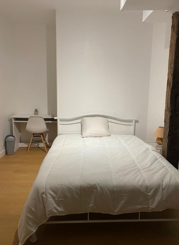 Chambre en colocation à Redon - Chambre de caractère avec poutres apparentes - miniature 4