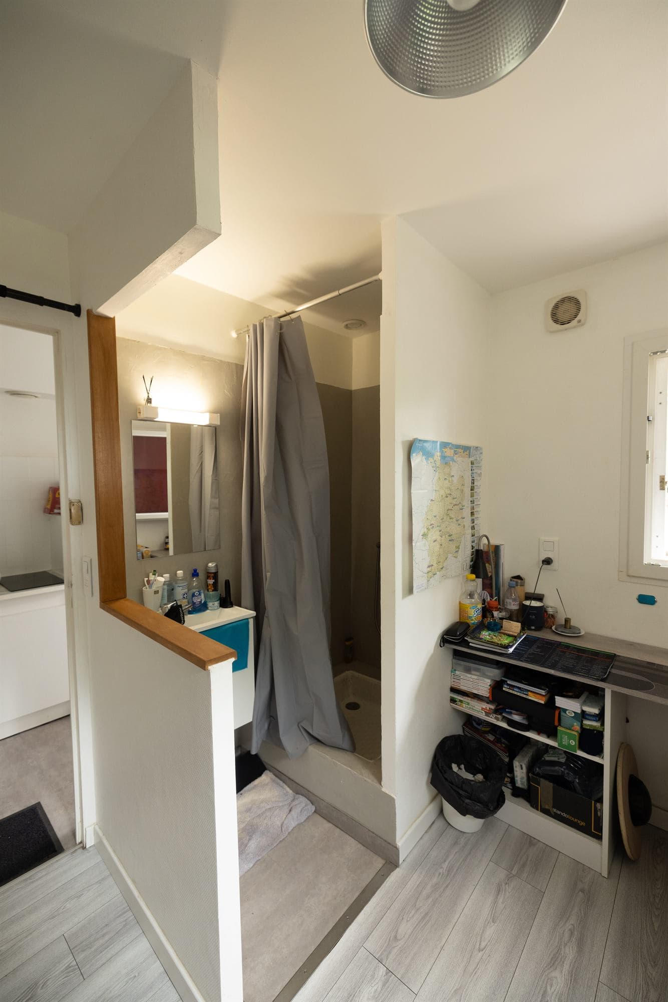 Studio indépendant à Redon - Studio lumineux avec lit confortable et coin bureau - miniature 5